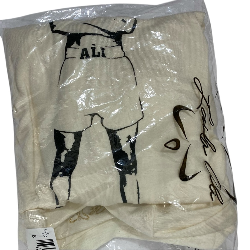Laila Ali Women’s M Cream Graphic Tee Empowerment Boxer Power Stance - Picture 5 of 6